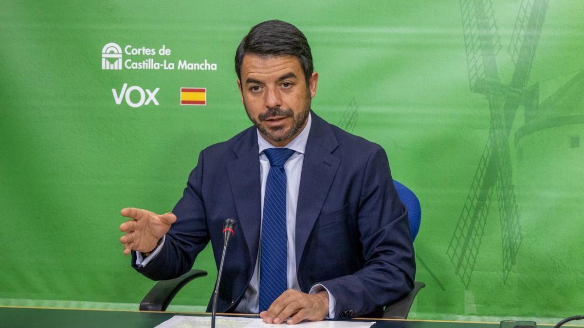 Vox ya avisa al PP de Paco Núñez: deberá aplicar la "prioridad nacional" si quiere apoyo para gobernar Castilla-La Mancha
