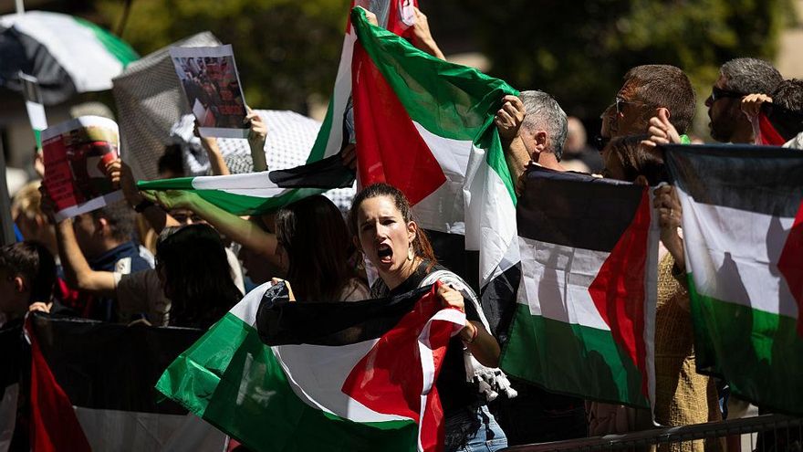 Se buscan banderas palestinas solidarias para ondear en protestas: así se han agotado en las tiendas