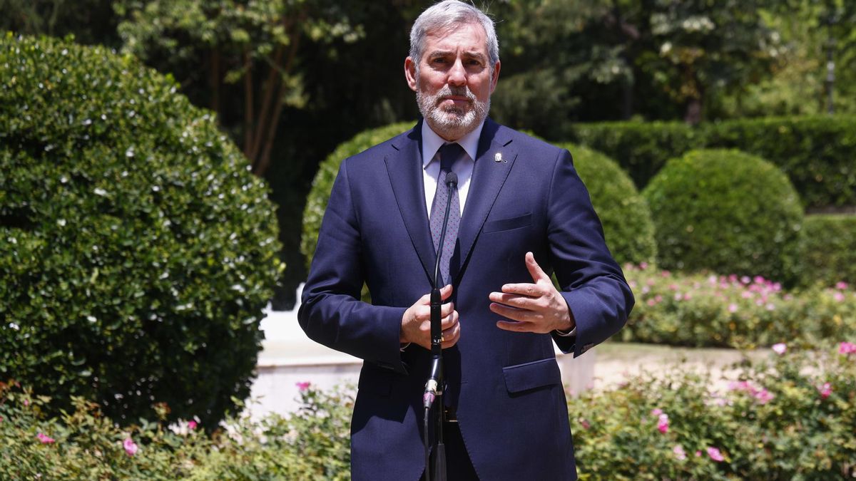 El presidente canario, Fernando Clavijo, da una rueda de prensa en el marco de su participación en la XXVIII Conferencia de Presidentes que se celebra este viernes en el Palau de Pedralbes en Barcelona. EFE/Quique García