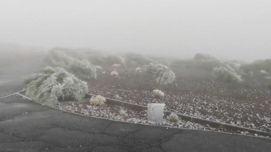 El primer temporal del otoño deja nieve en el Teide