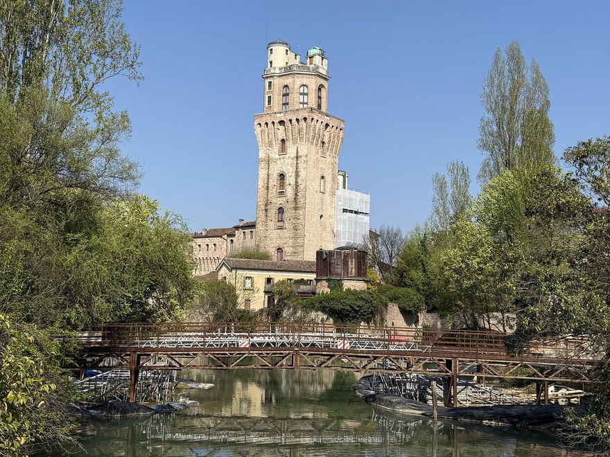 Torre de La Specola. De fortaleza de uno de los tiranos más odiados de Italia a observatorio astronómico universitario.