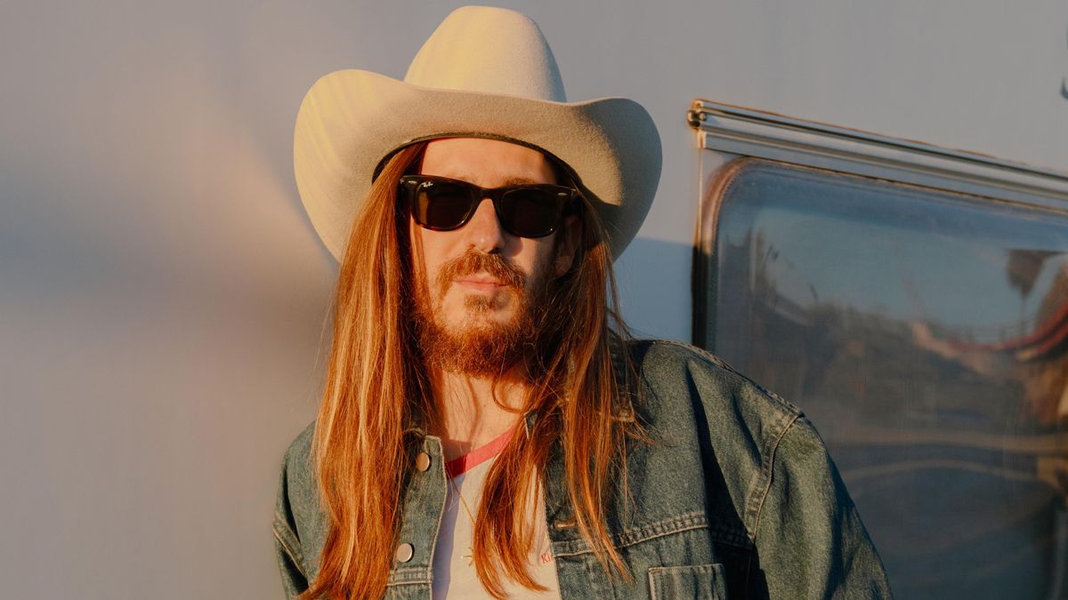 Carlos Sadness, músico y compositor: "La creatividad no siempre tiene que salir de la dificultad, es bonito celebrar lo bueno"