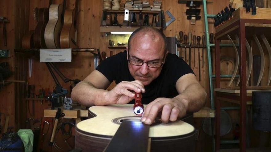 El luthier Daniel Gil de Avalle, Premio Nacional de Artesanía 2016