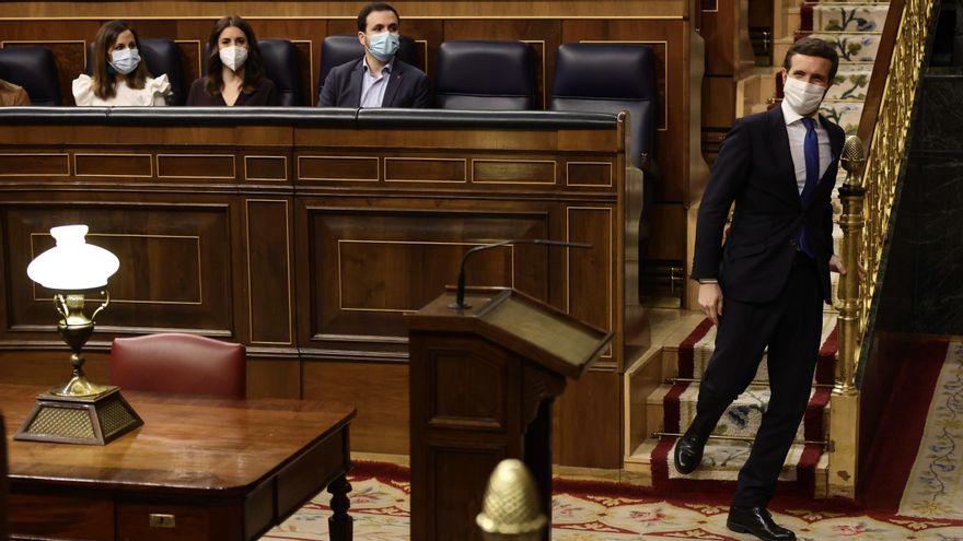 El líder del PP, Pablo Casado, abandona el Congreso
