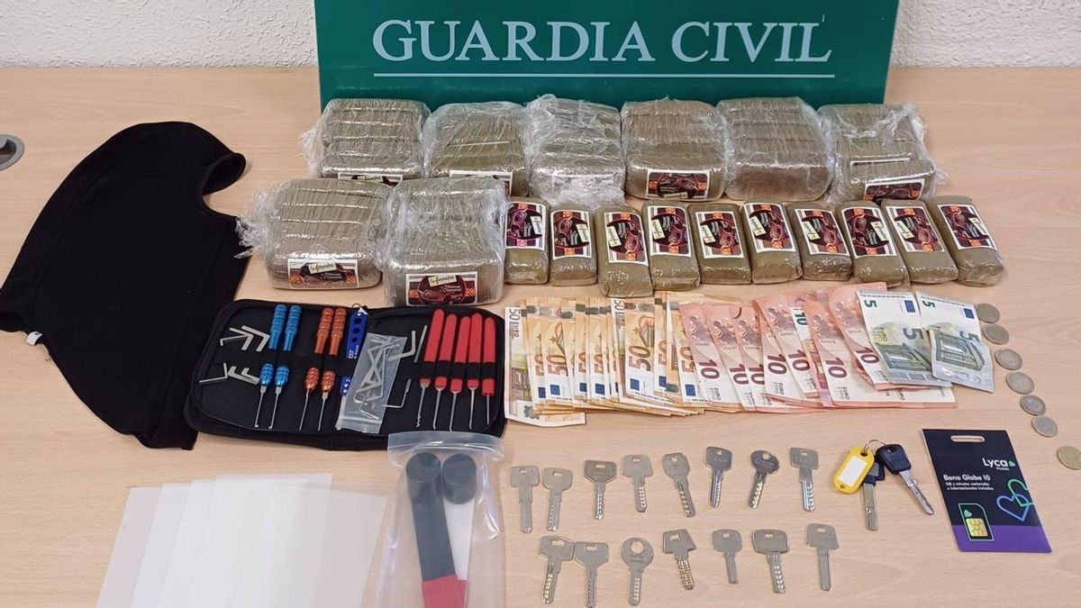 Imagen de la droga y herramientas intervenidas