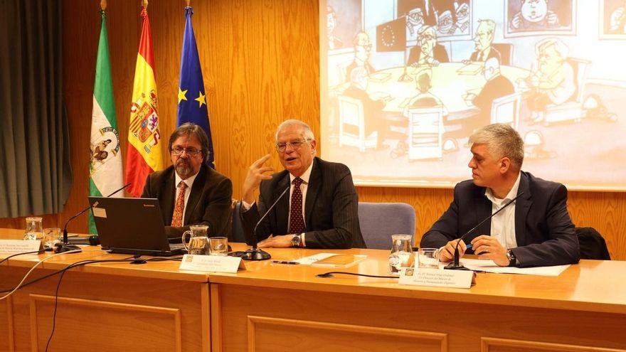 Borrell confirma que cesará a Morenés y a Moragas y espera decidir los relevos pendientes en los próximos días