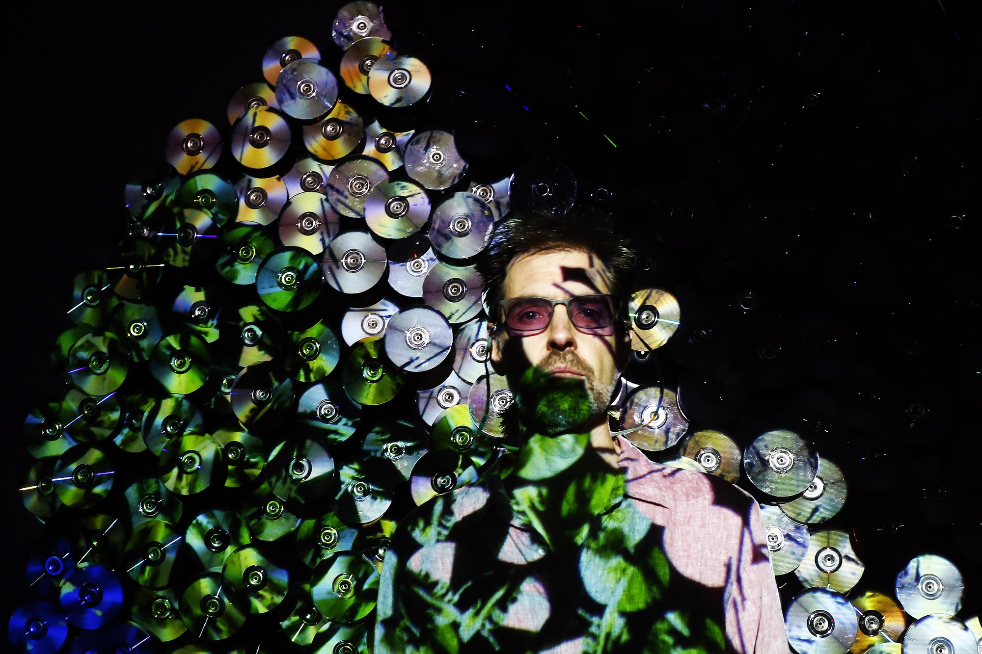 El artista Daniel Canogar que presentó la exposición Sikka Magnum en el Palacete del Embarcadero. | ESTEBAN COBO