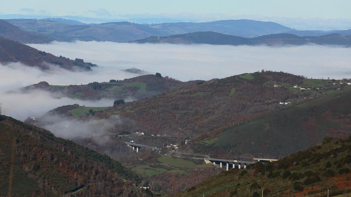Vista de El Bierzo con niebla en otño, archivo.