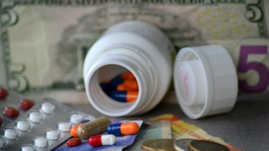 Fotografía ilustrativa de medicamentos el 28 de agosto de 2019, en Bogotá (Colombia). Latinoamérica es sinónimo de oportunidades para la industria farmacéutica, cuyo valor de mercado casi que se duplicó entre 2008 y 2016 hasta los 62.800 millones de dólares, no obstante, esta expansión no se ha traducido en beneficios para la población que aún padece el espiral de precios de los medicamentos.
