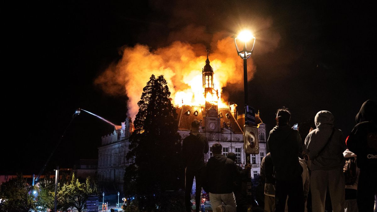 Francia arde en una jornada de protestas con 1.200 detenidos