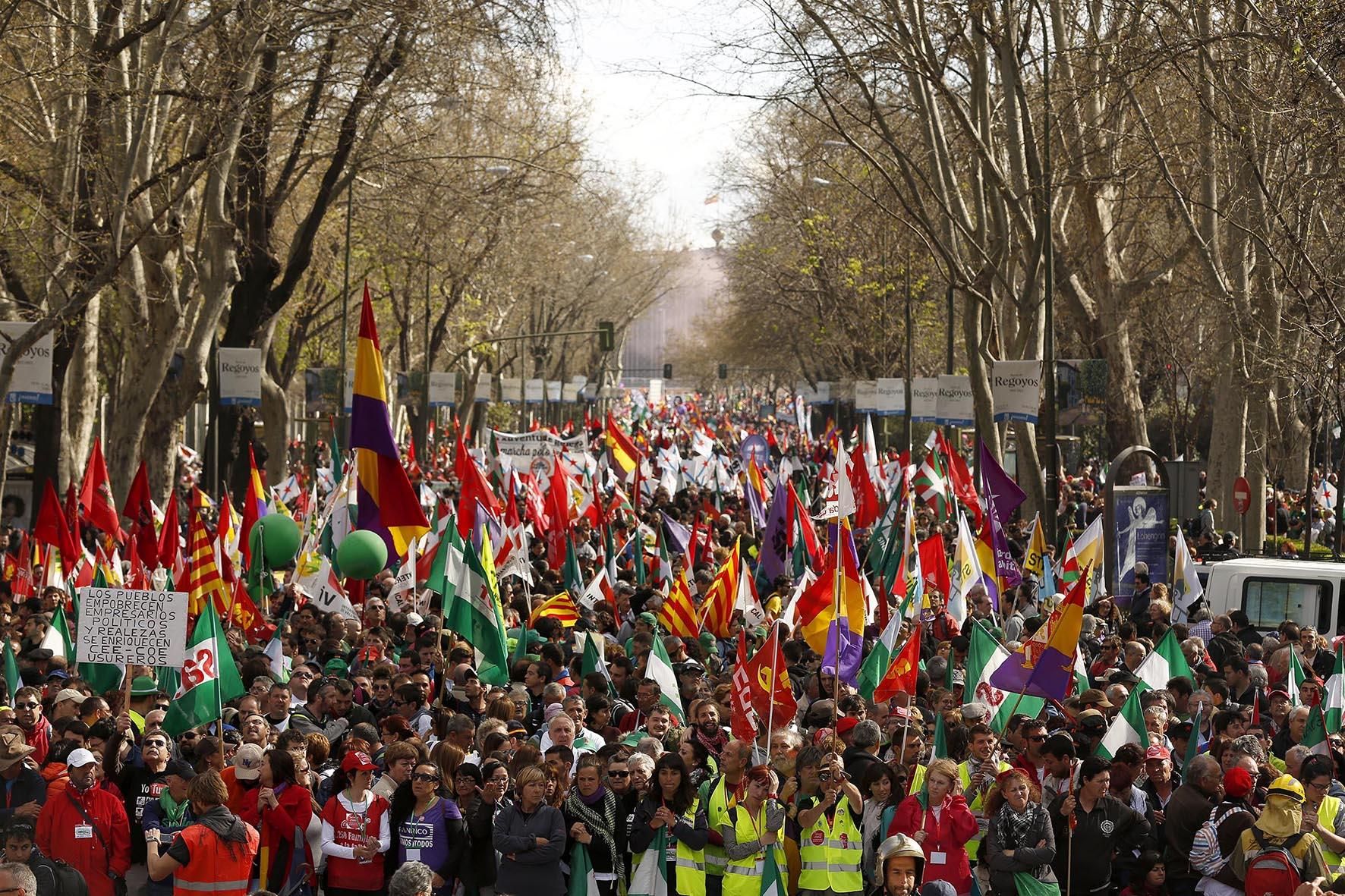 Miles de personas llenan las calles desde Neptuno hasta Atocha / Olmo Calvo