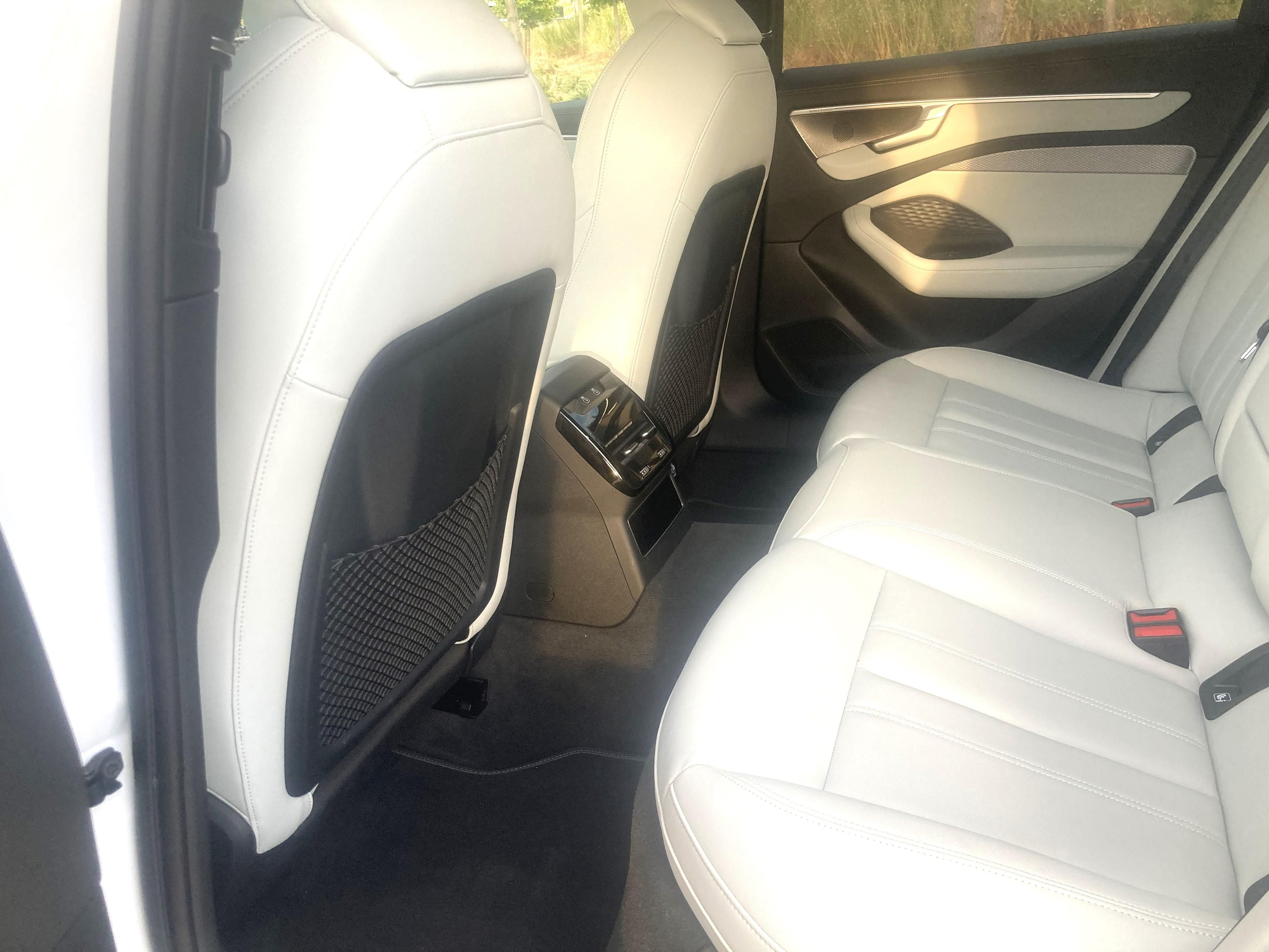 Las plazas traseras del modelo alemán destacan por su amplitud.