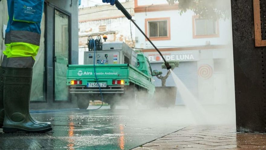 25 nuevos trabajadores reforzarán los servicios de limpieza por Navidad en Alcalá de Guadaíra