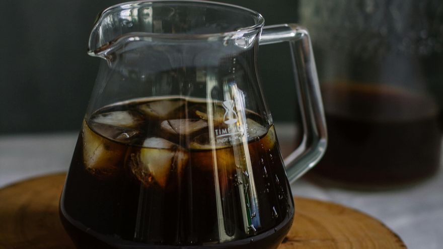 Puede tomarse solo, con leche o incluso con un toque de vainilla o canela