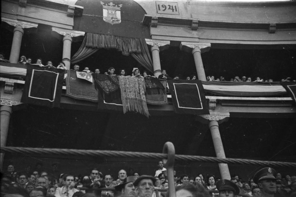 Palco presidencia de la plaza en un festejo en 1951