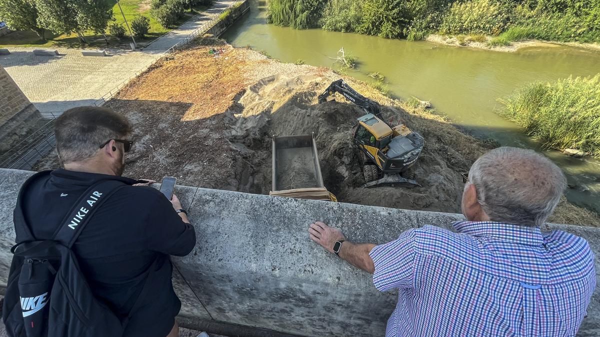 Obras bajo el puente romano