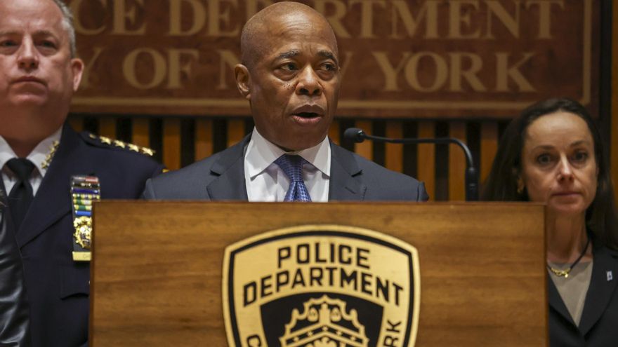 El alcalde de Nueva York se vota a sí mismo, pese a no figurar en las primarias demócratas