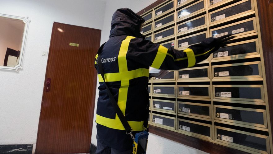 La estafa de la carta naranja se cuela en los buzones con apariencia oficial y una trampa bien estudiada