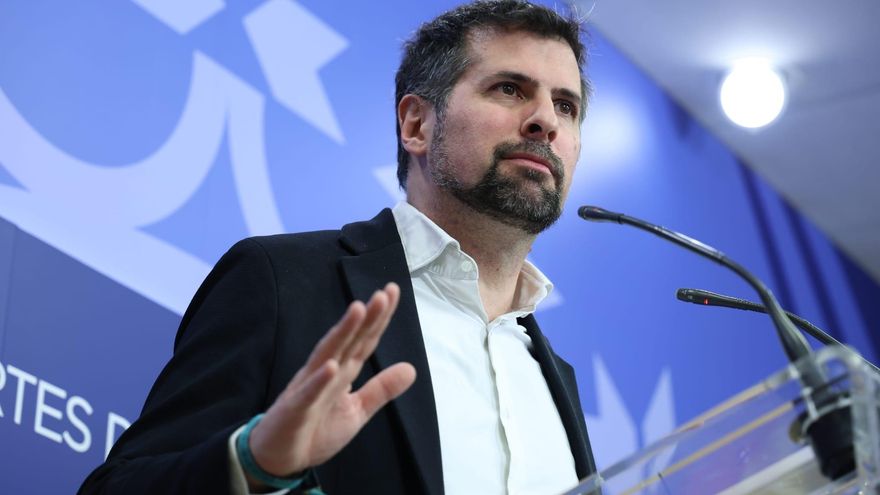 Luis Tudanca en un momento de la rueda de prensa ofrecida este jueves en las Cortes