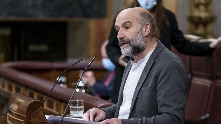 El portavoz parlamentario del BNG, Néstor Rego, interviene en una sesión plenaria extraordinaria en el Congreso de los Diputados, a 25 de enero de 2022, en Madrid (España). El Pleno del Congreso de los Diputados se ha reunido en sesión extraordinaria para pronunciarse sobre la convalidación o derogación de tres Reales Decretos-leyes sobre la modificación del Régimen Económico y Fiscal de Canarias, de leer más medidas complementarias para la reparación de los daños ocasionados por las erupciones volcánicas en La Palma y de medidas urgentes en el ámbito energético.