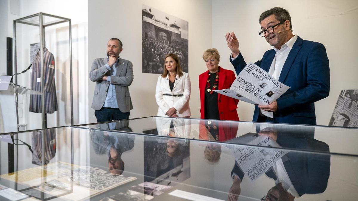 Luis Sala, comisario de la exposición, durante la presentación de esta semana