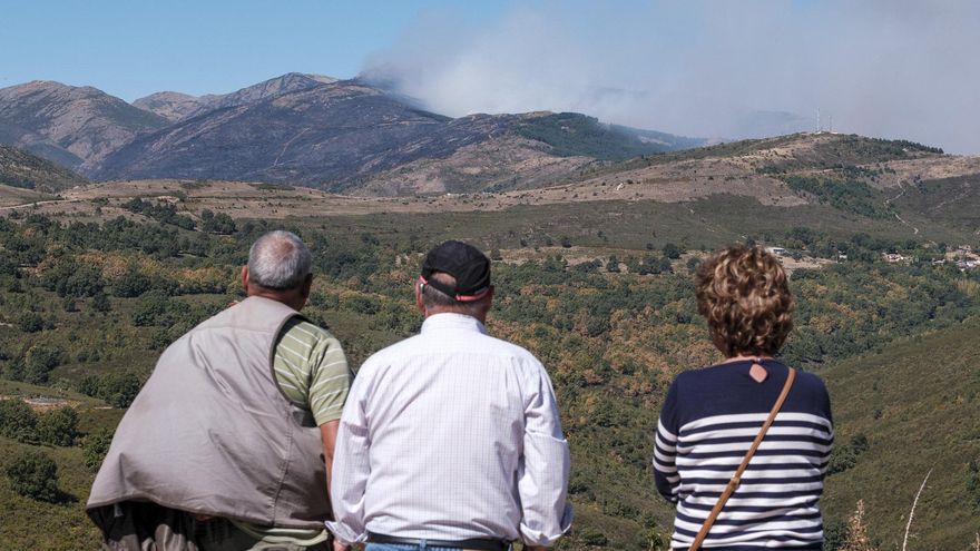 El incendio en Peñalba de la Sierra ya ha consumido 1.800 hectáreas en un parque natural de Guadalajara
