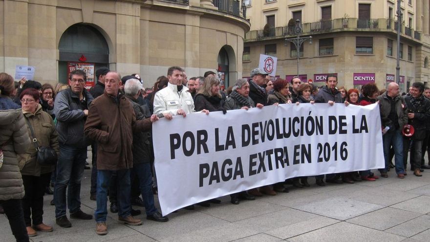 Los sindicatos de la Administración piden al Gobierno foral que en 2016 se abone la extra pendiente de 2012