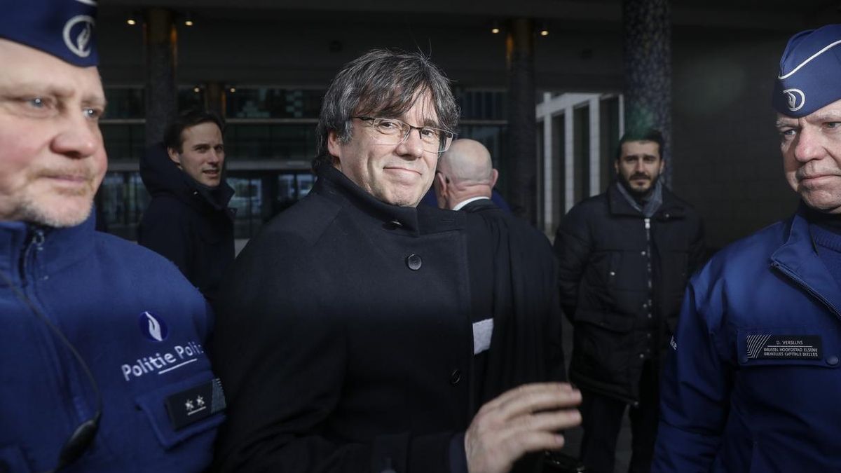 Puigdemont y sus abogados denuncian en la Eurocámara "persecución jurídica": "Las acusaciones no pasan los Pirineos"