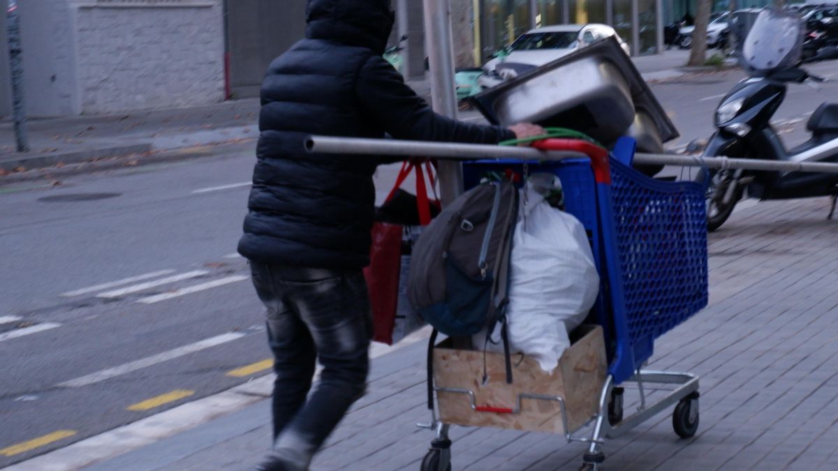 Los recicladores aseguran no tener problemas con la Policía y la vecindad al recoger chatarra.