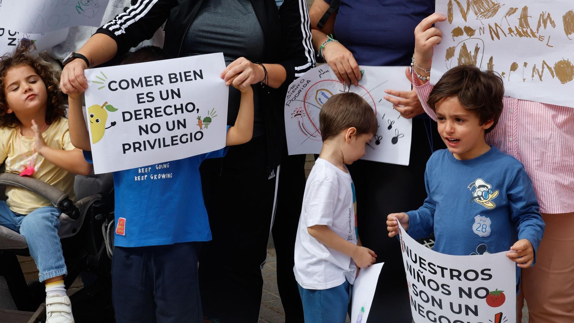 Protesta por el comedor en el Colegio Torre Malmuerta de Córdoba