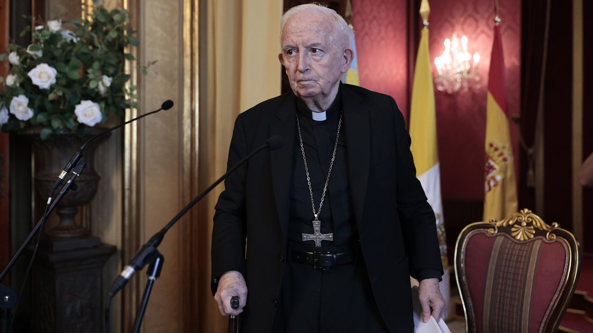 El cardenal Antonio Cañizares, ingresado en un hospital por su delicado estado de salud