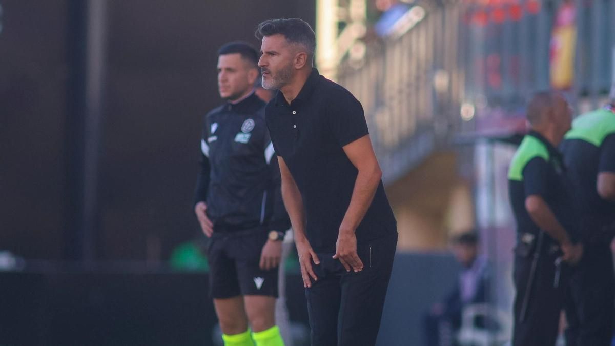 Ania, muy enfadado tras la derrota: “Fallamos goles a puerta vacía, goles cantados”