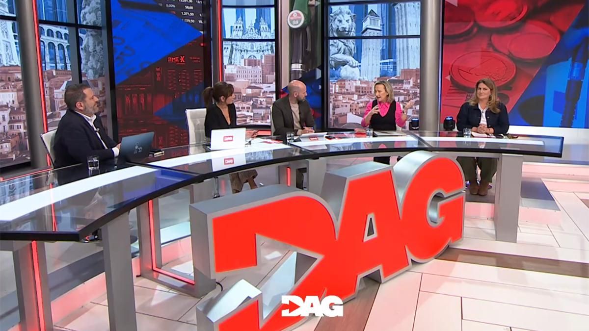 Isabel Durán y el resto de la mesa de debate de 'Directo al grano'