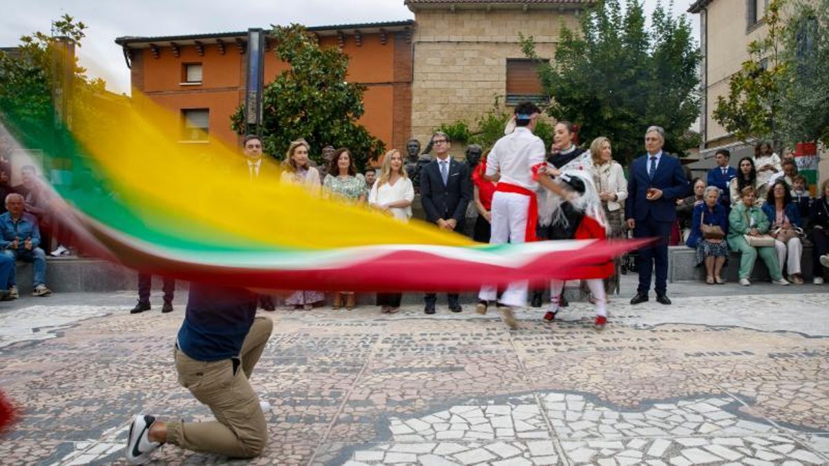 "La verdadera fuerza de esta tierra reside en su gente": El Pregón del Día de La Rioja homenajea al tejido social y a la juventud