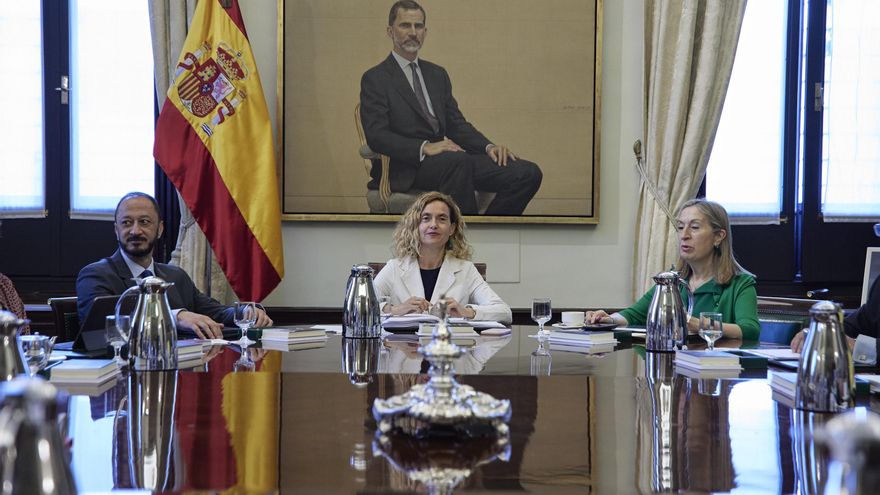El vicepresidente primero del Congreso de los Diputados por el PSOE, Alfonso Rodríguez Gómez de Celis; la presidenta del Congreso, Meritxell Batet; y la vicesecretaria de Política Social del Partido Popular, Ana Pastor.
