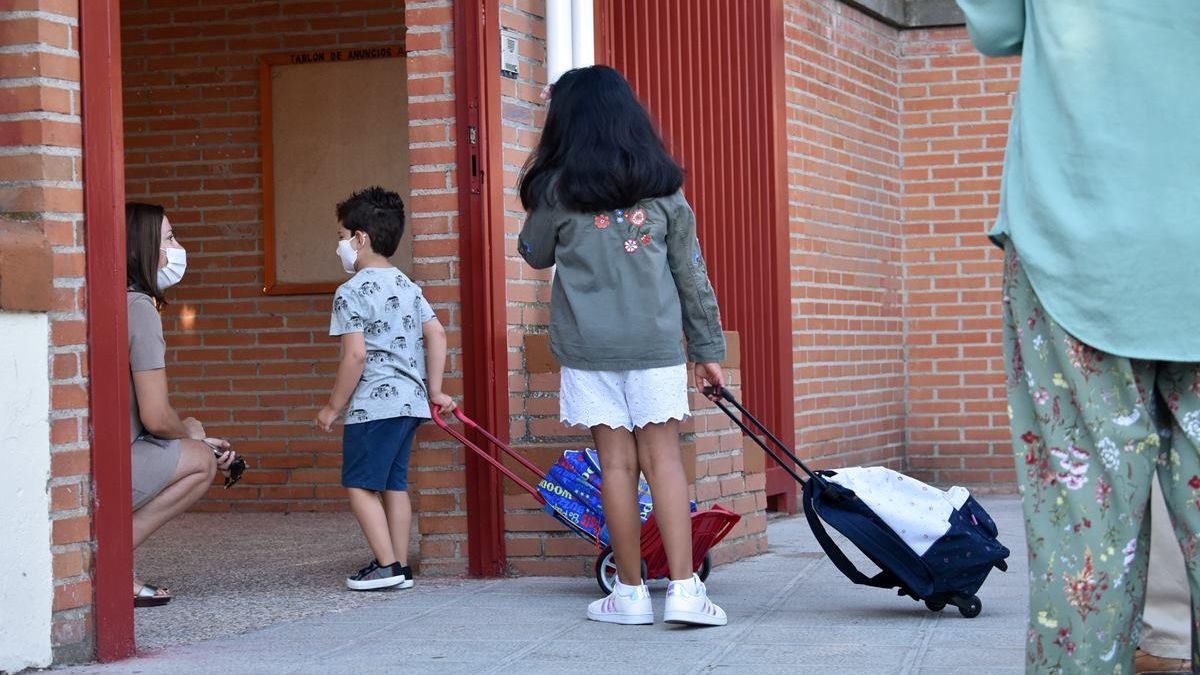 Niños colegio pandemia