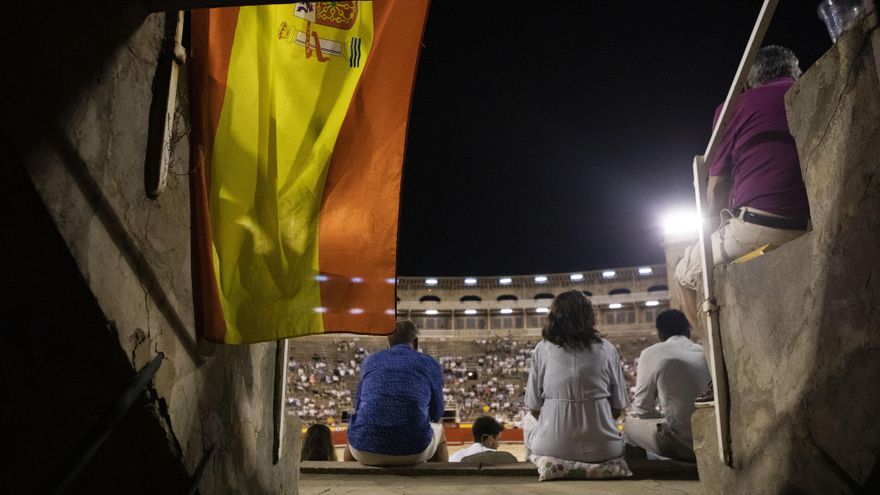 Una bandera de España en la plaza de toros de Palma, gestionada por la empresa Exclusivas Balañá.
