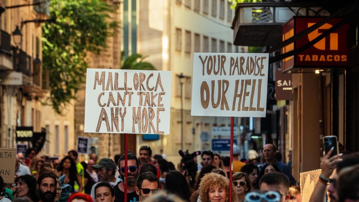Protesta contra la manifestación turística celebrada en Palma este sábado.
