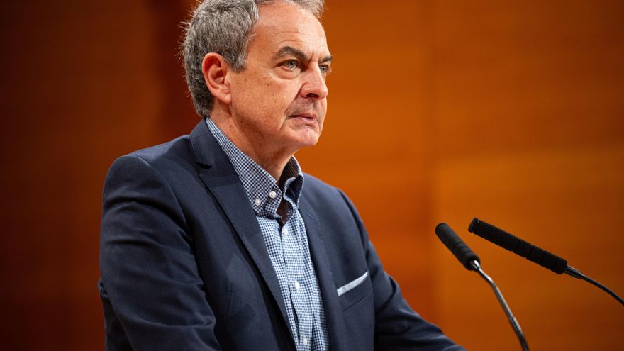 El expresidente del Gobierno, José Luis Rodríguez Zapatero, interviene durante un mitin del PSC en el Palau de Congressos, a 27 de abril de 2024, en Tarragona, Catalunya (España).