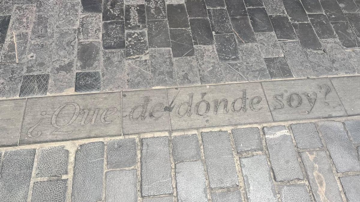 Frase de Benito Pérez Galdós que puede leerse delante de su casa natal, hoy museo dedicado al escritor, en la ciudad de Las Palmas.