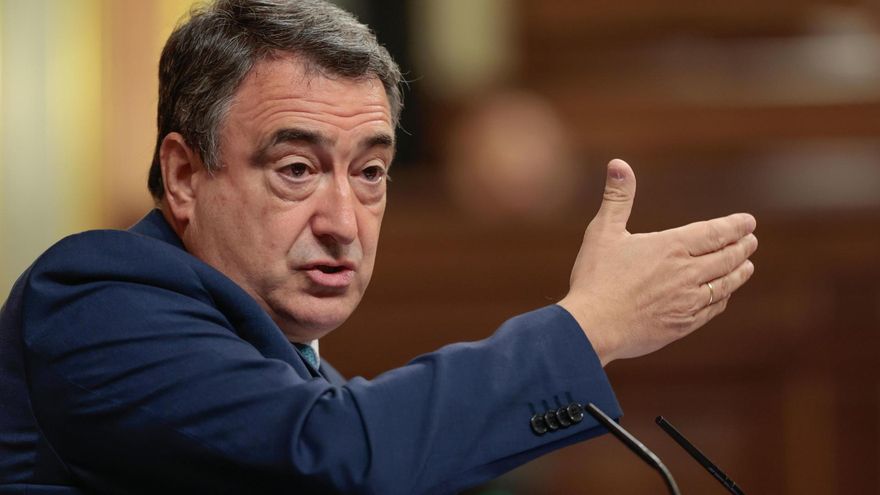 Primera votación del Congreso a la investidura de Feijóo como presidente del Gobierno. El portavoz del PNV, Aitor Esteban