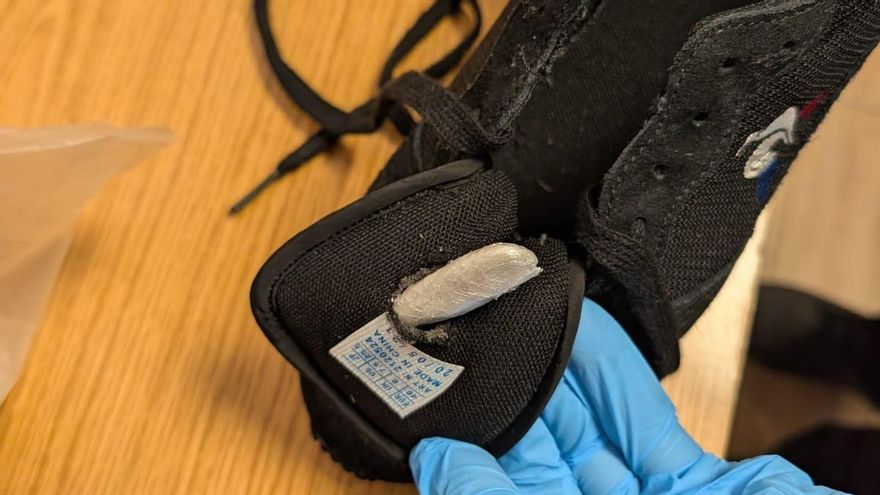 Inusual hallazgo en unos tenis enviados a una cárcel en Gran Canaria