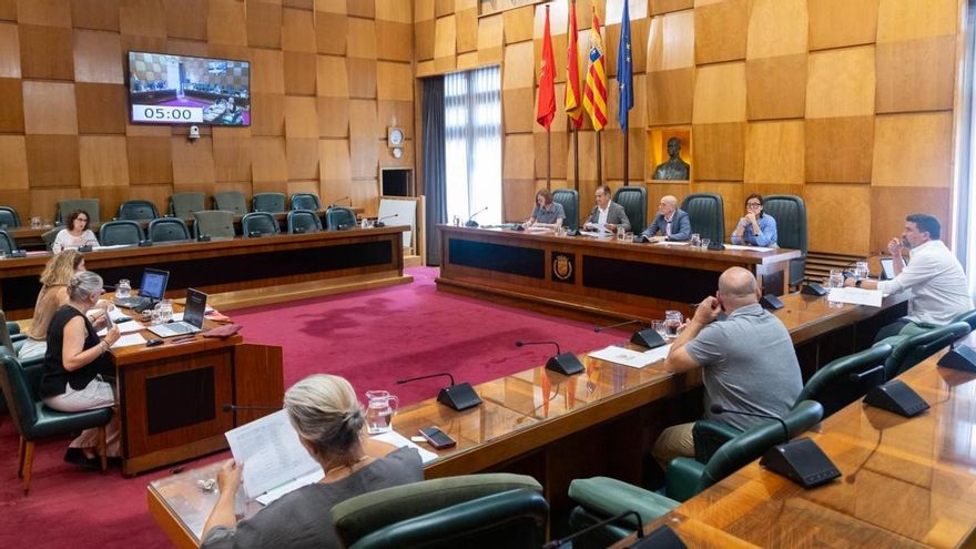 El PP se apoya en Vox para sacar adelante la ordenanza cívica de Zaragoza: multas por sinhogarismo o despedidas de soltero