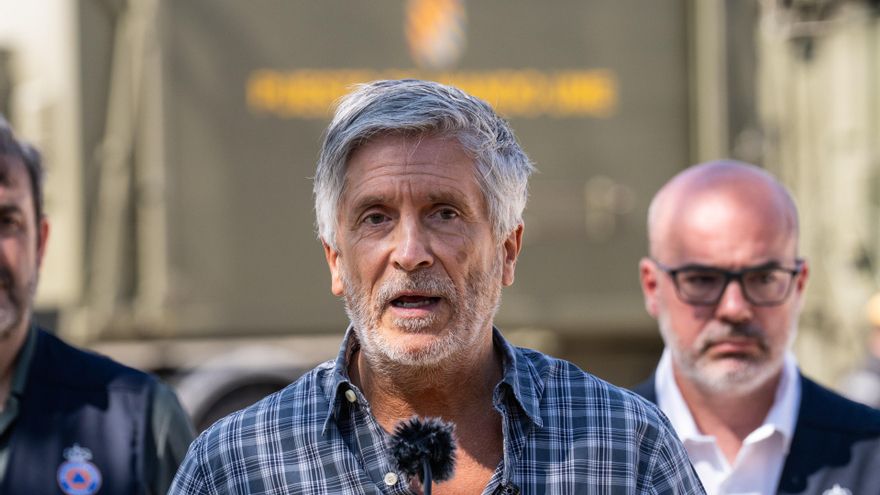 El ministro del Interior, Fernando Grande-Marlaska, ofrece declaraciones tras el Comité Estatal de Coordinación y Dirección del Plan Estatal de Emergencias (CECOD), en el Puesto de Mando Avanzado (PMA) de Navalcarnero.