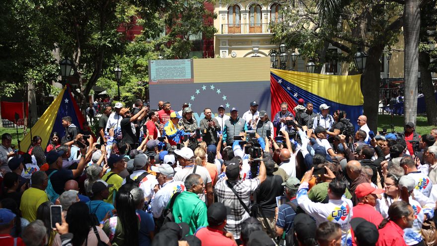 El chavismo se moviliza en comunidades para respaldar a Maduro ante "amenazas" de EE.UU.