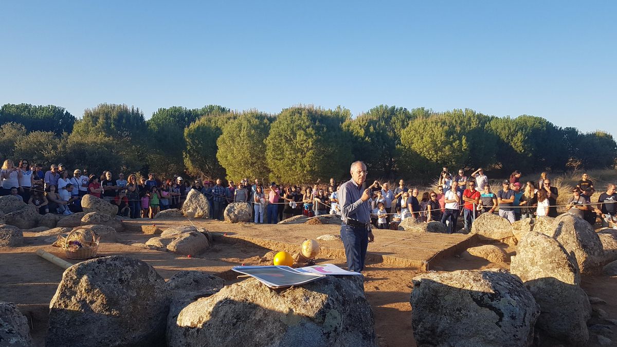 Una de las visitas guiadas realizadas en el crómlech de Totanés