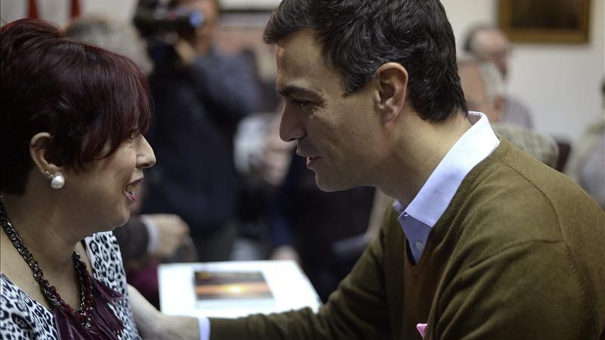 Pedro Sánchez durante su visita a una agrupación socialista en la localidad de Coslada (Madrid). \ Efe
