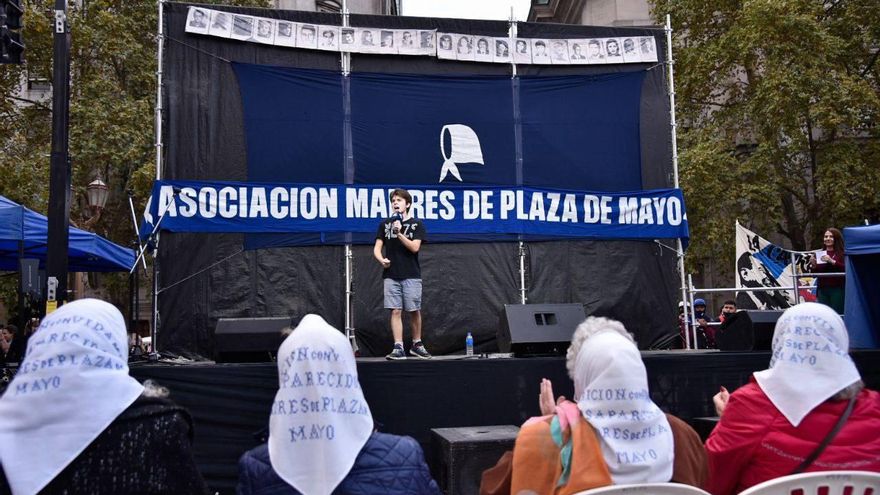 Con actos y homenajes conmemoraron los 45 años de la primera ronda de Madres de Plaza de Mayo