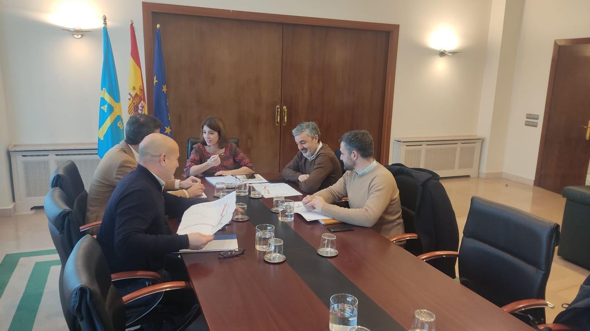 Reunión en la Delegación del Gobierno para ultimar el Plan Especial de Movilidad de Ribadesella