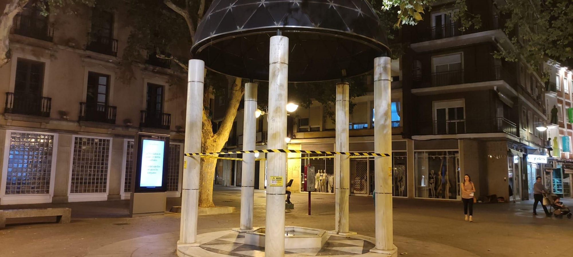 Greenpeace inunda las fuentes de Córdoba con mensajes de advertencia por el regadío intensivo